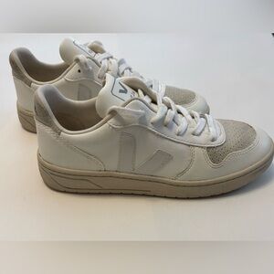 Veja V-10 womans Cream and White Sneakers shoes leather suede 7 38